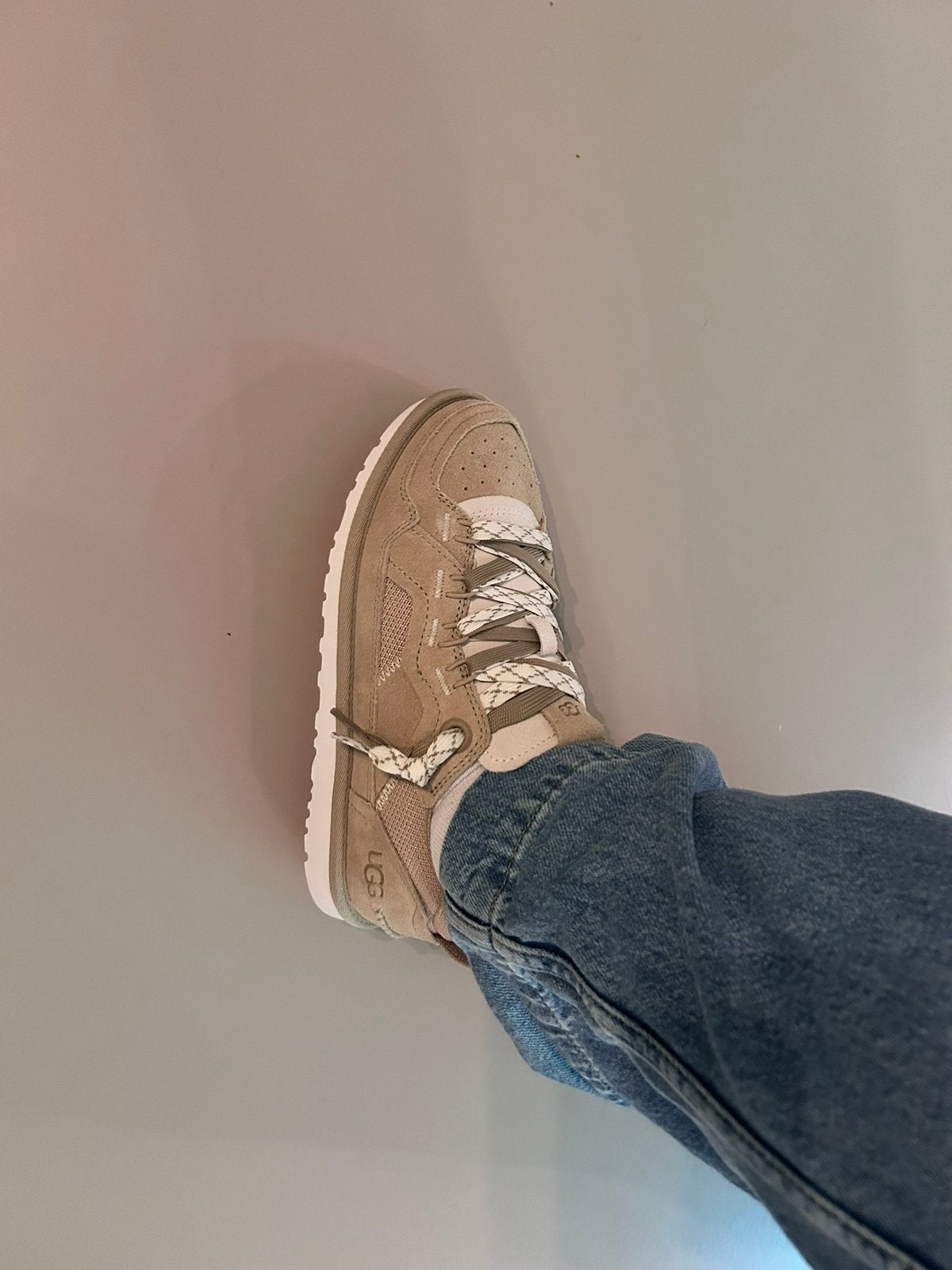 Ugg minimel sneakers, Beige, Ophalen of Verzenden, Sneakers of Gympen, Zo goed als nieuw