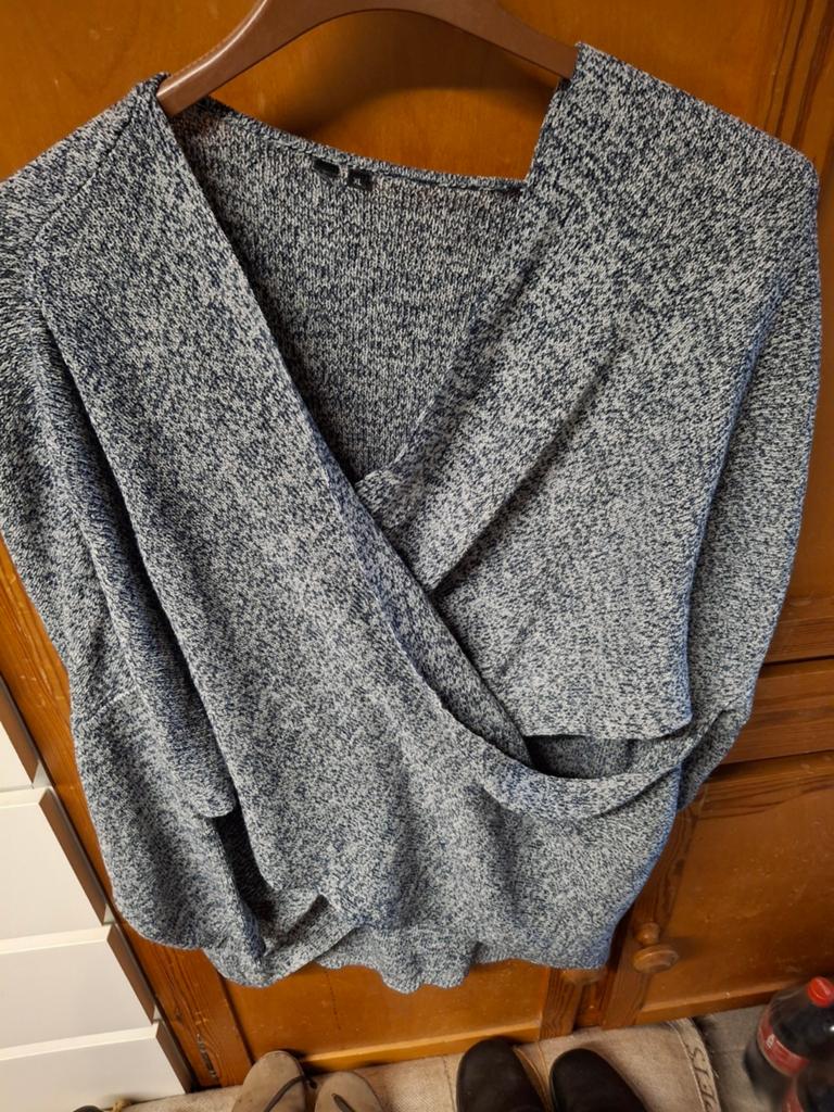 Stijlvolle blauw-witte overslag trui - Maat L, Kleding | Dames, Truien en Vesten, Blauw, Maat 42/44 (L), Ophalen of Verzenden