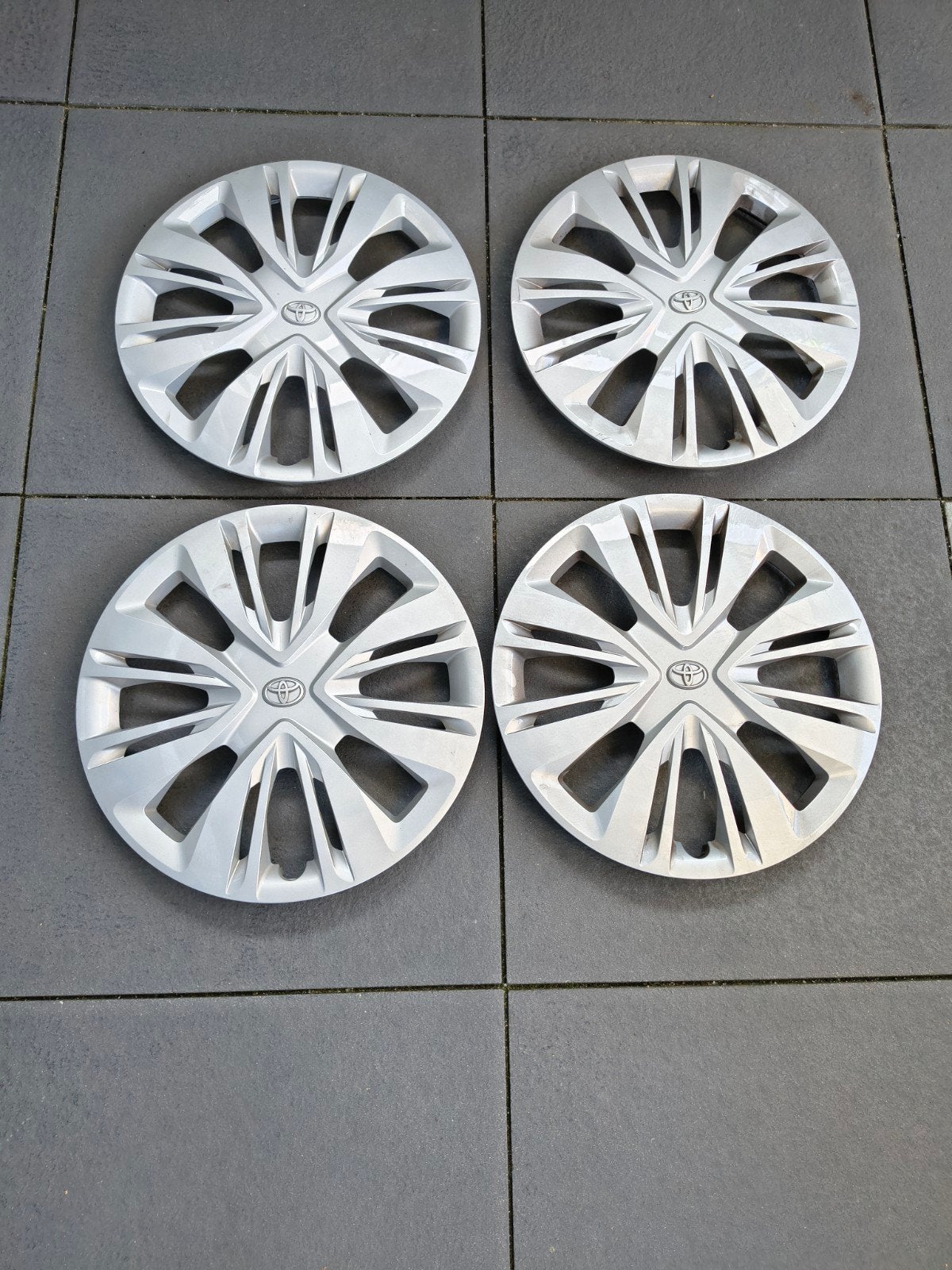 Originele Wieldoppen Toyota Aygo X  17 inch Set van 4 stuks, Auto diversen, Wieldoppen, Ophalen of Verzenden