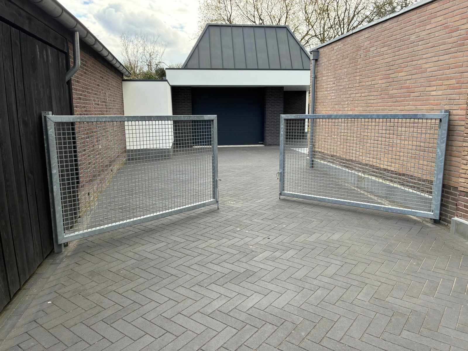 Gegalvaniseerd hekwerk met dubbele toegangspoort, Tuin en Terras, Ophalen of Verzenden, IJzer