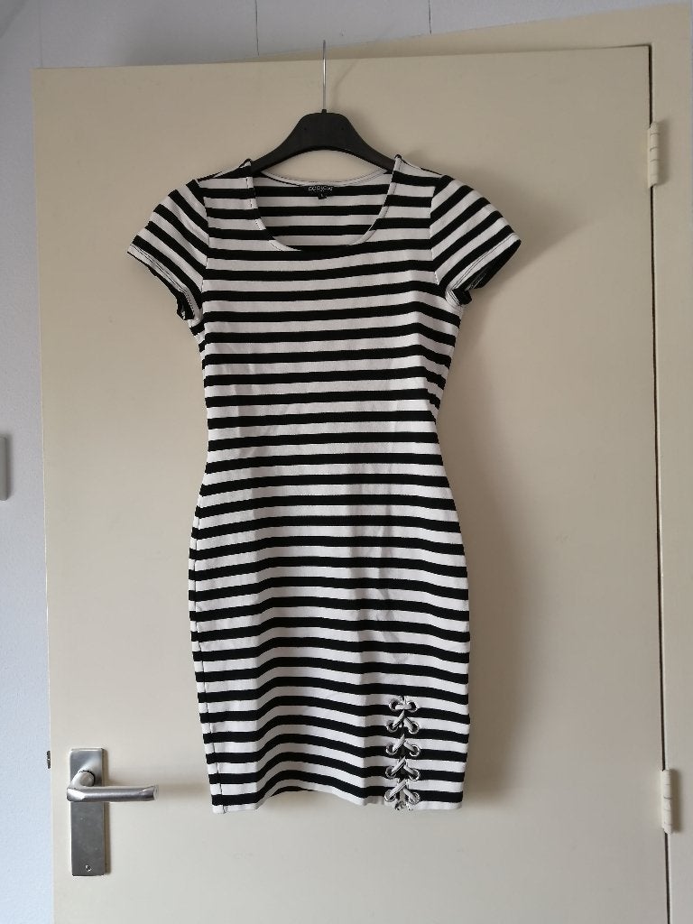 Jurk - Maat 36 / S - Coolcat - Zwart en Wit Strepen, Verzenden, Zwart, Zo goed als nieuw, Coolcat
