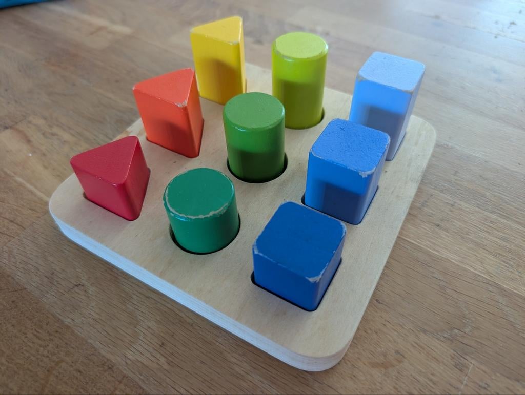 Houten vormenstoof met kleurrijke blokken, Ophalen of Verzenden, Gebruikt, Bouwen