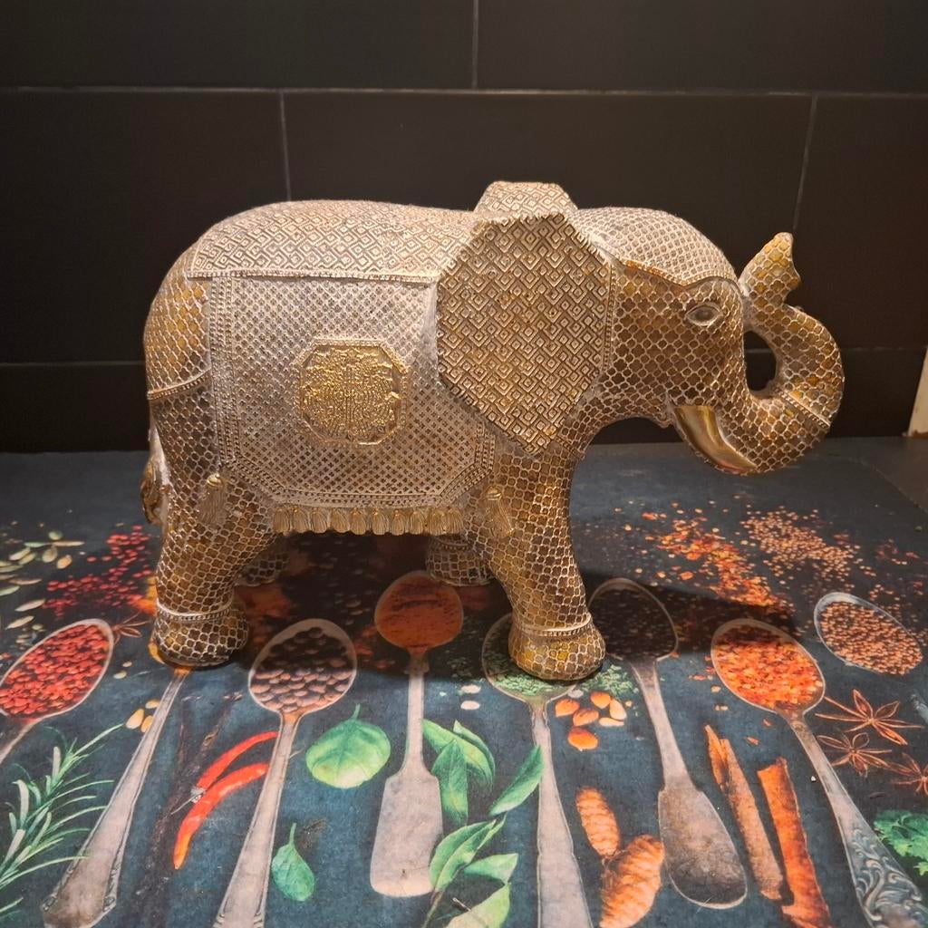 Goud kleurige olifant beeld, Verzamelen, Beelden en Beeldjes, Ophalen of Verzenden, Zo goed als nieuw, Dier