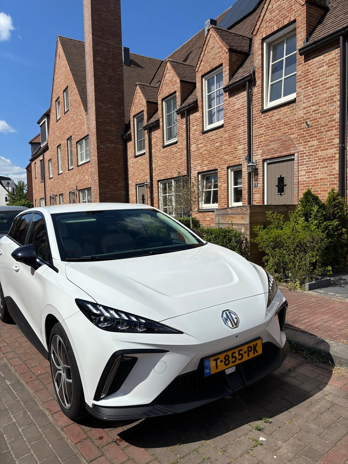 MG4 64kWh 204pk 2023 Wit, Auto's, Automaat, Achterwielaandrijving, 1650 kg, Wit