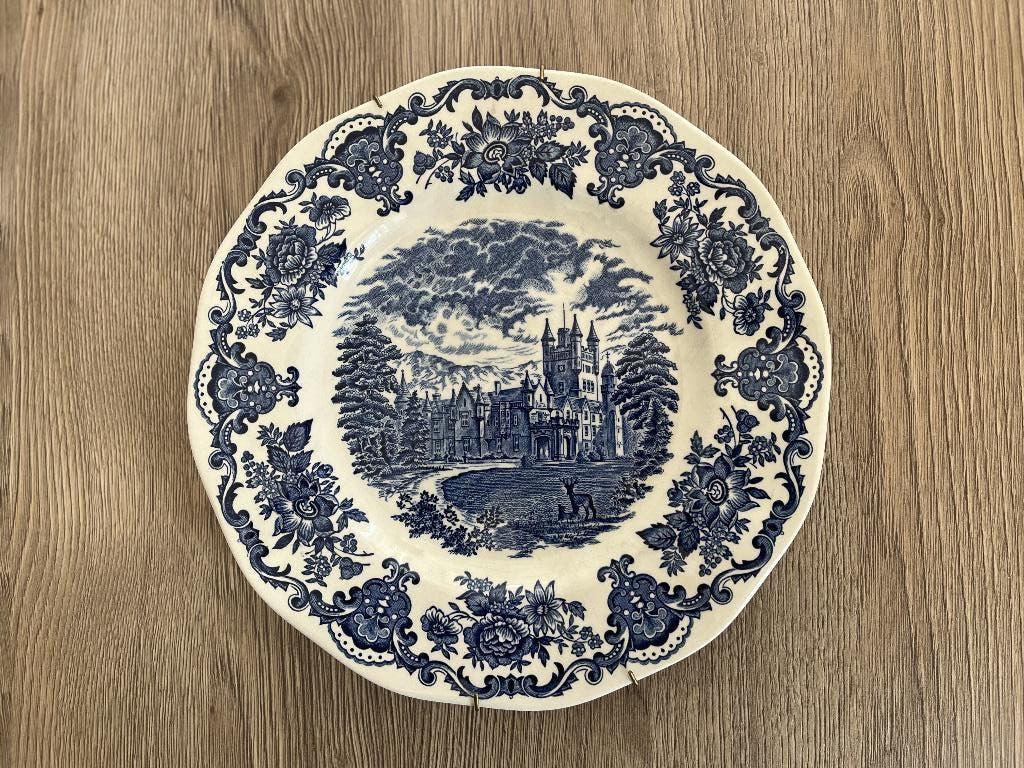 Enoch Wedgwood Royal Homes of Britain - Balmoral Castle bord, Ophalen of Verzenden