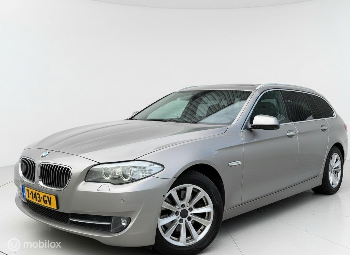 BMW 5-serie Touring 520i High Executive Xenon HUD 360 Camera, Euro 5, Achterwielaandrijving, Gebruikt, Zwart