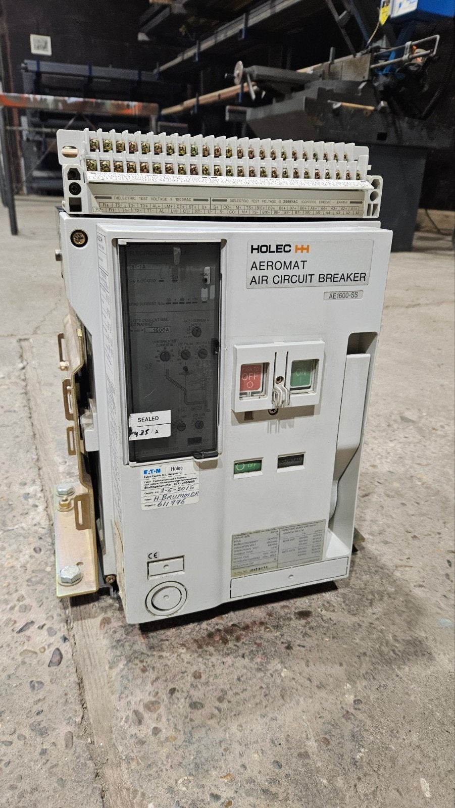 Vermogensschakelaar Holec Aeromat 1600 ampere met ETU, Ophalen