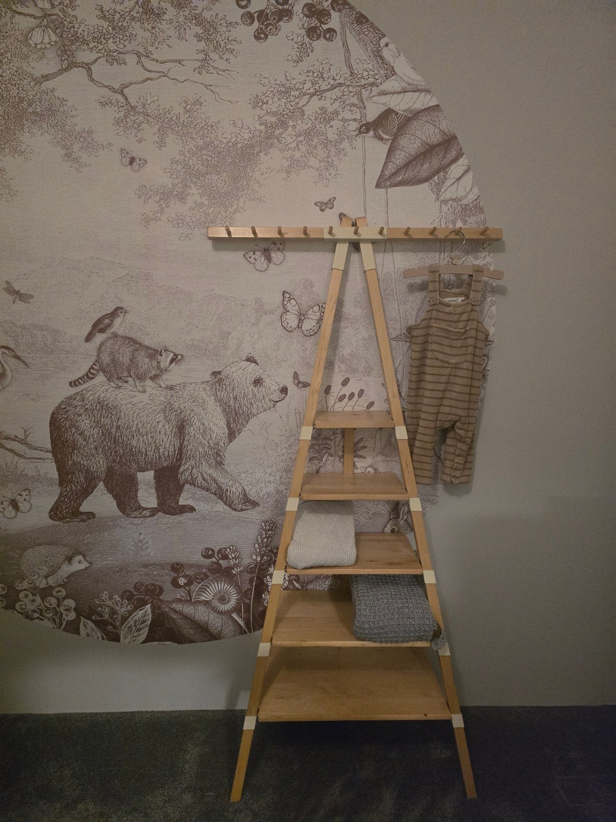 IKEA houten (kinder)kapstok met plankjes, Huis en Inrichting, Woonaccessoires | Kapstokken, Ophalen, Zo goed als nieuw, Staande kapstok