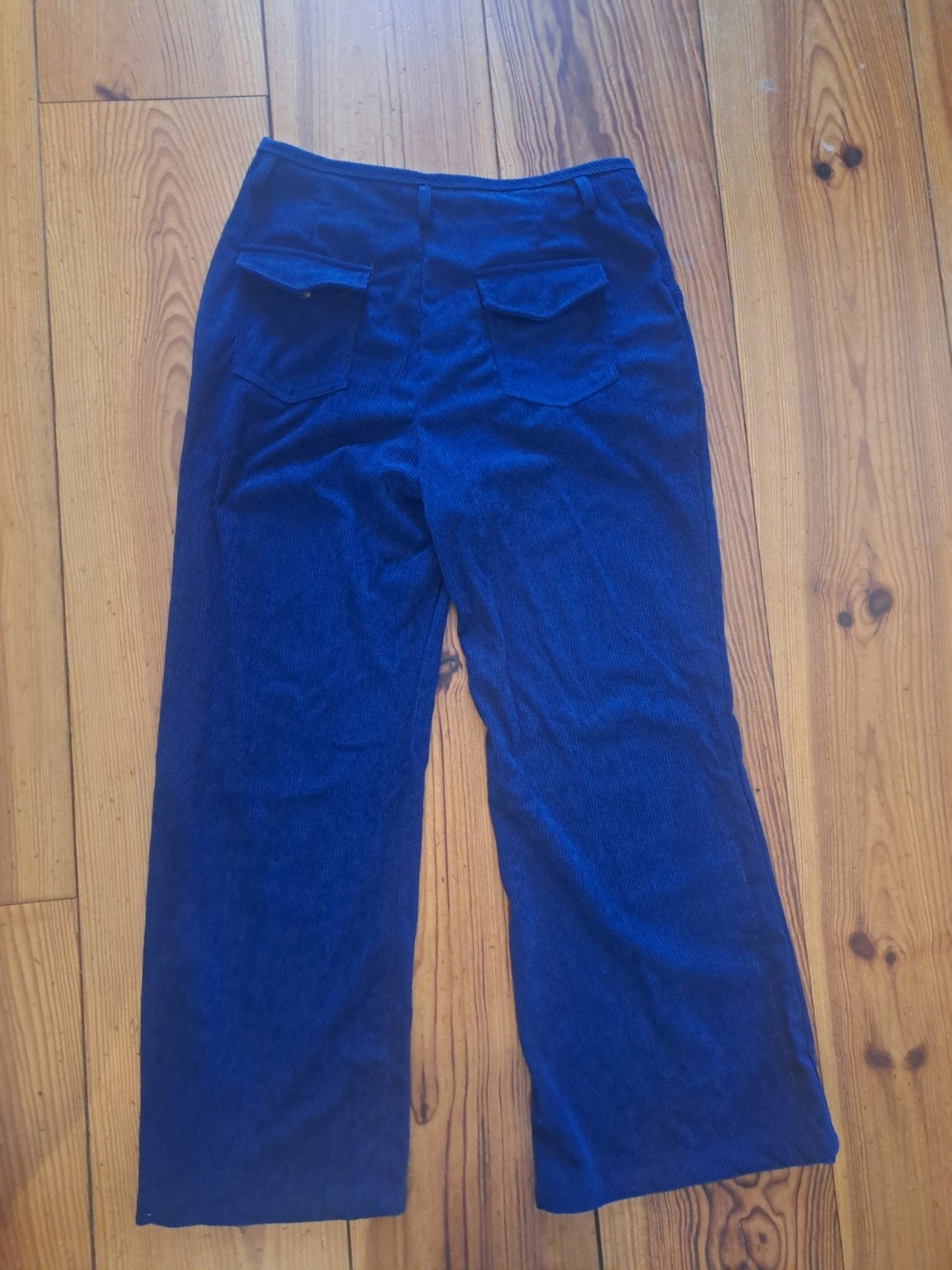 Blauwe corduroy broek met wijde pijpen, Kleding | Dames, Blauw, Maat 42/44 (L), Nieuw, Ophalen of Verzenden