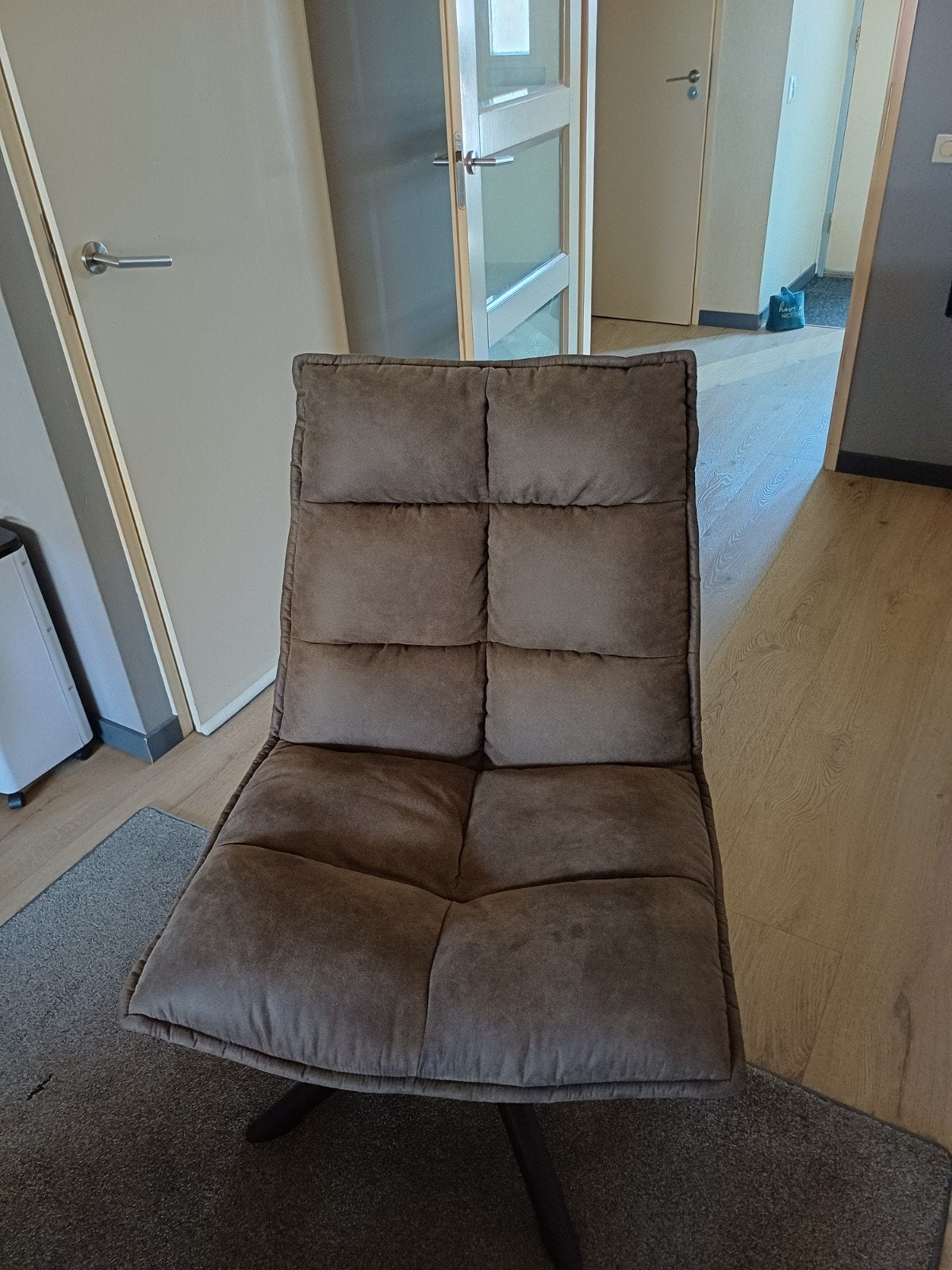 Comfortabele bruine stoel - Zo goed als nieuw, Huis en Inrichting, Ophalen, Zo goed als nieuw, Eén, Modern