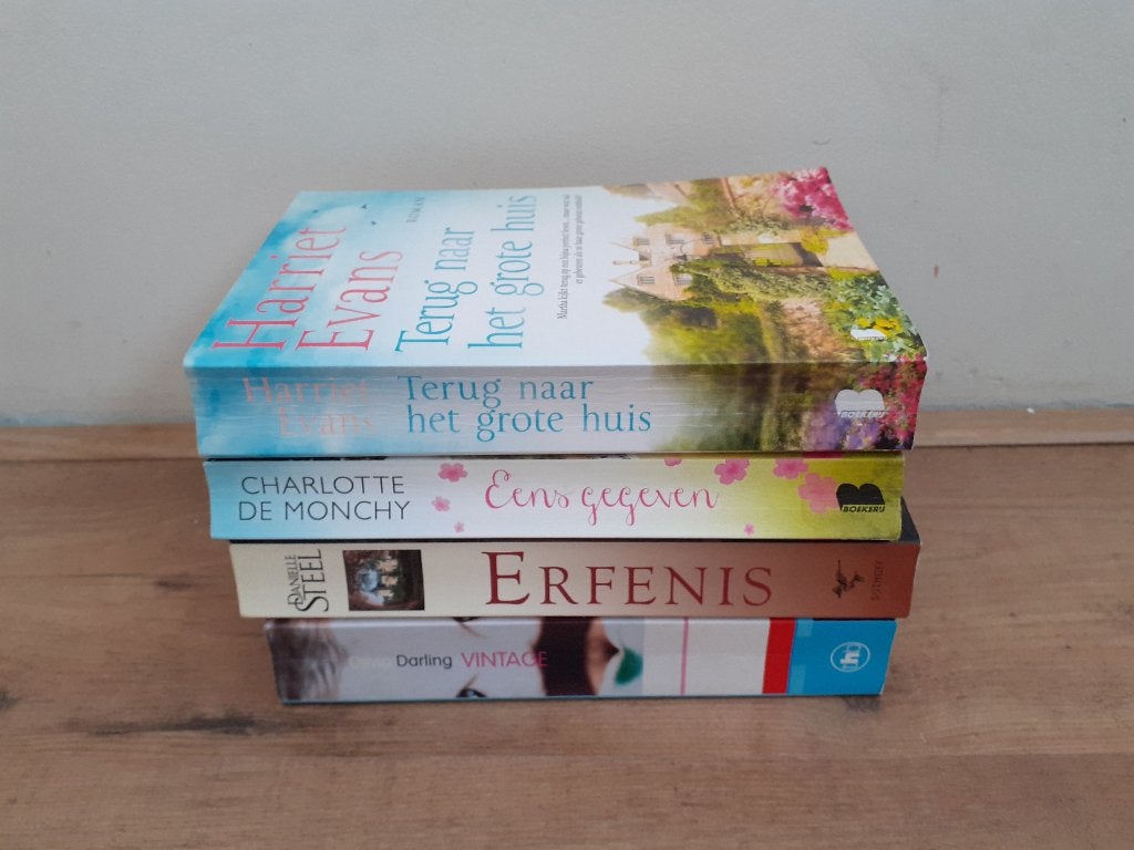 Gratis* stapel romans (2), Ophalen of Verzenden, Zo goed als nieuw