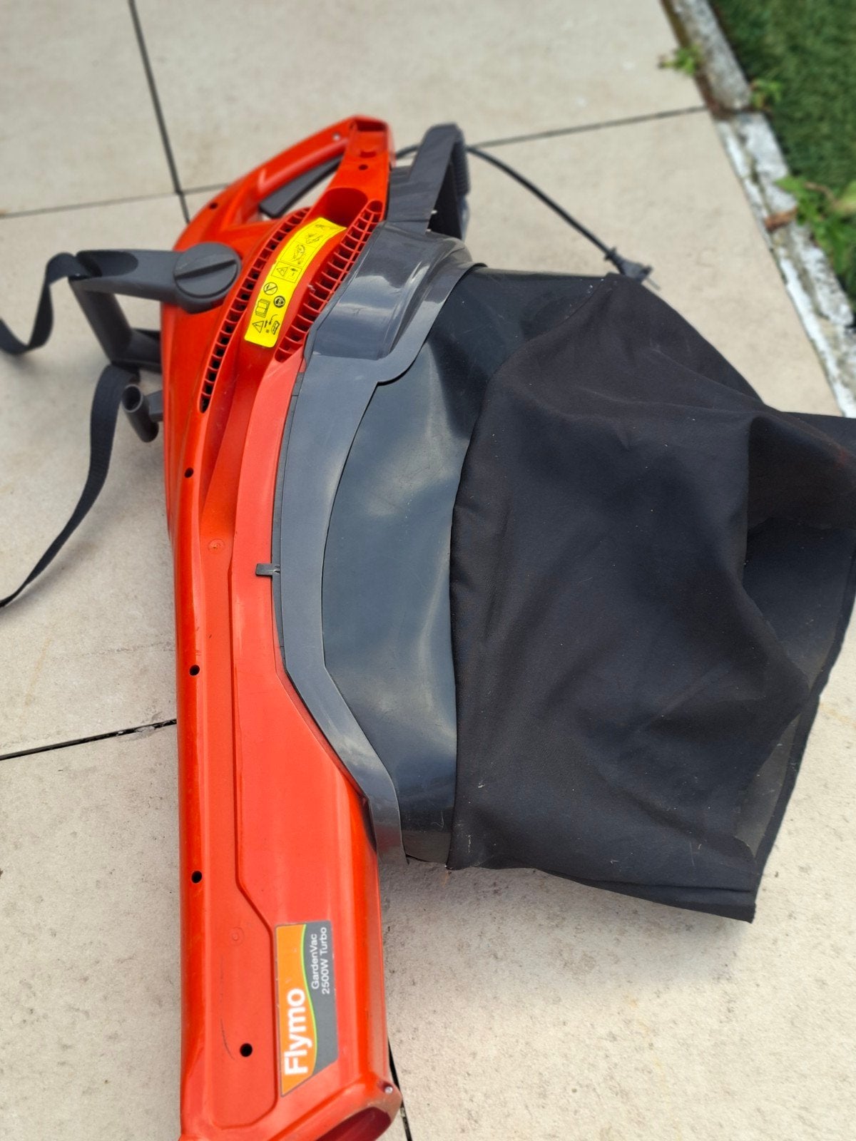 Flymo GardenVac 2500W Turbo Bladblazer/Bladzuiger, Gebruikt, Met opvangzak, Handgedragen, Ophalen of Verzenden