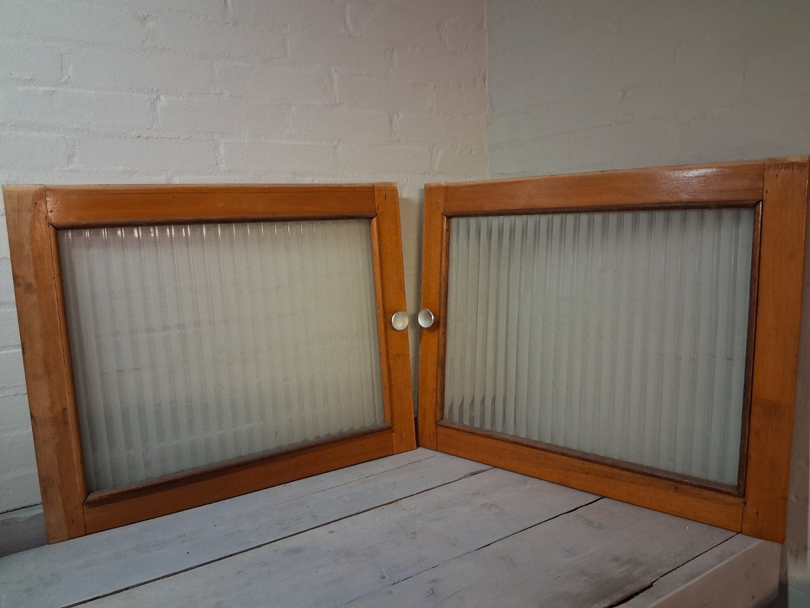 2 brocante  deurtjes met geslepen  glas, Antiek en Kunst, Ophalen