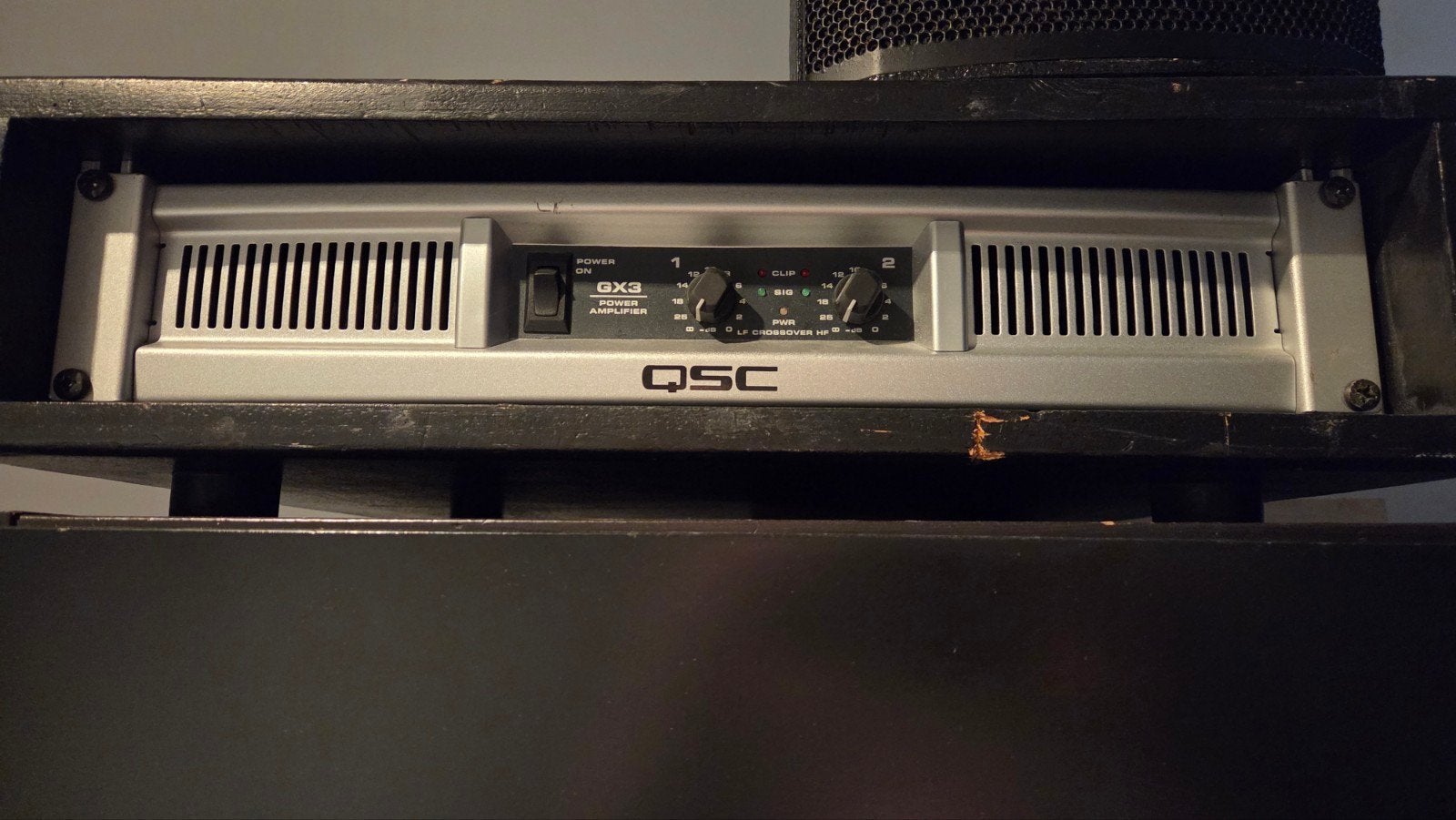 QSC GX3 versterker met kist, Ophalen, Zo goed als nieuw