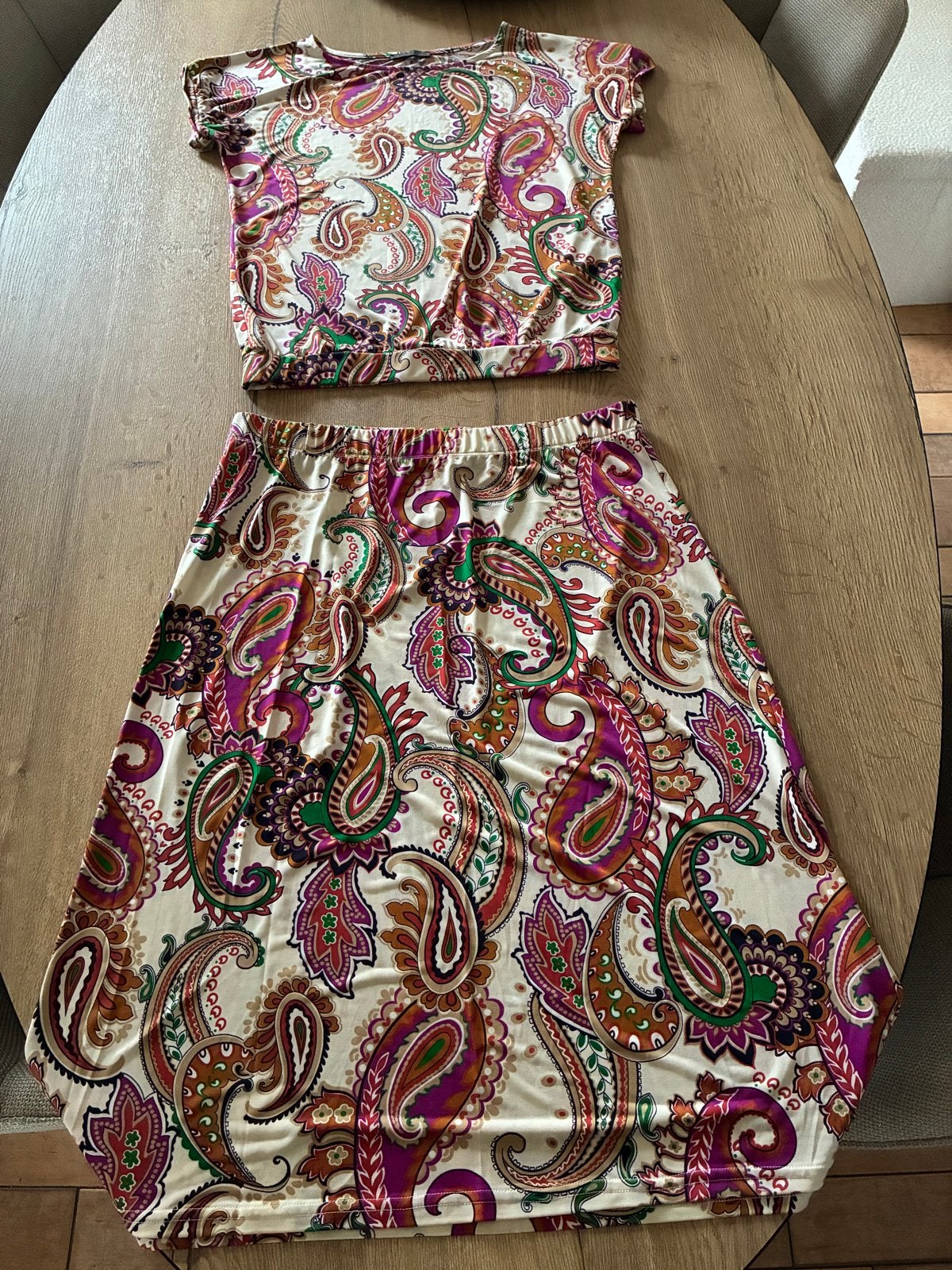 Giulia e Tu Paisley Set: Top & Rok Maat 42, Kleding | Dames, Kostuum of Pak, Meerkleurig, Maat 42/44 (L), Ophalen of Verzenden