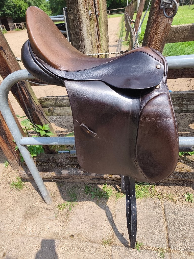 Albion bruin dressuurzadel 17,5 inch, Ophalen of Verzenden, Gebruikt, Dressuur