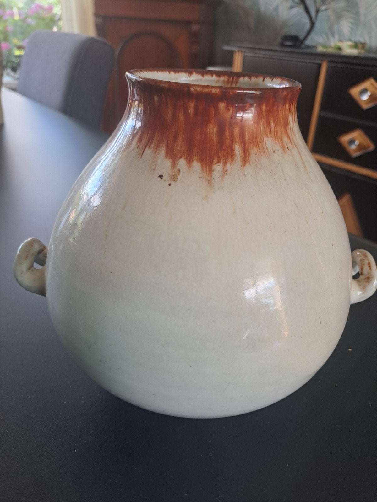 Mobach 344 vaas met 2 ornamenten (oren), Ophalen