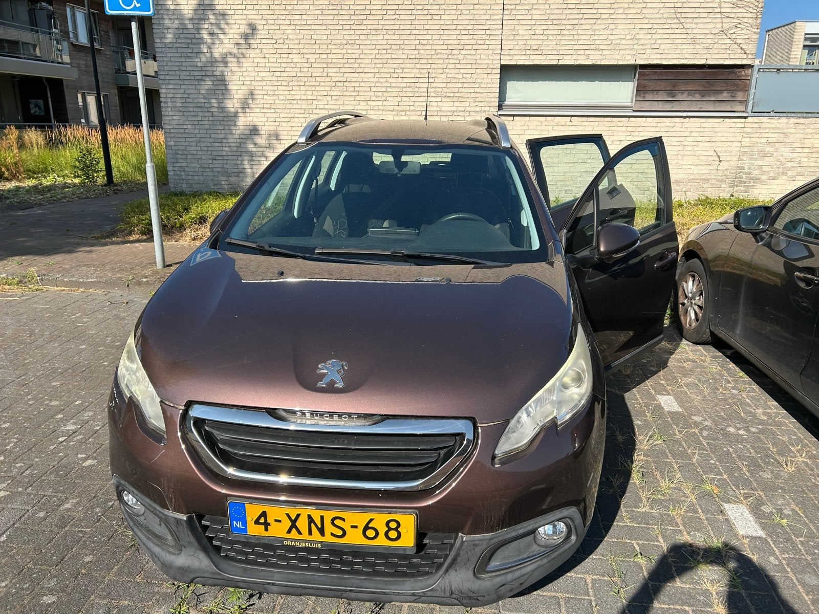 Peugeot 2008 1.2 VTI 60KW/82PK 2014 Bruin, Auto's, Voorwielaandrijving, 40 €/maand, 1199 cc, Bruin
