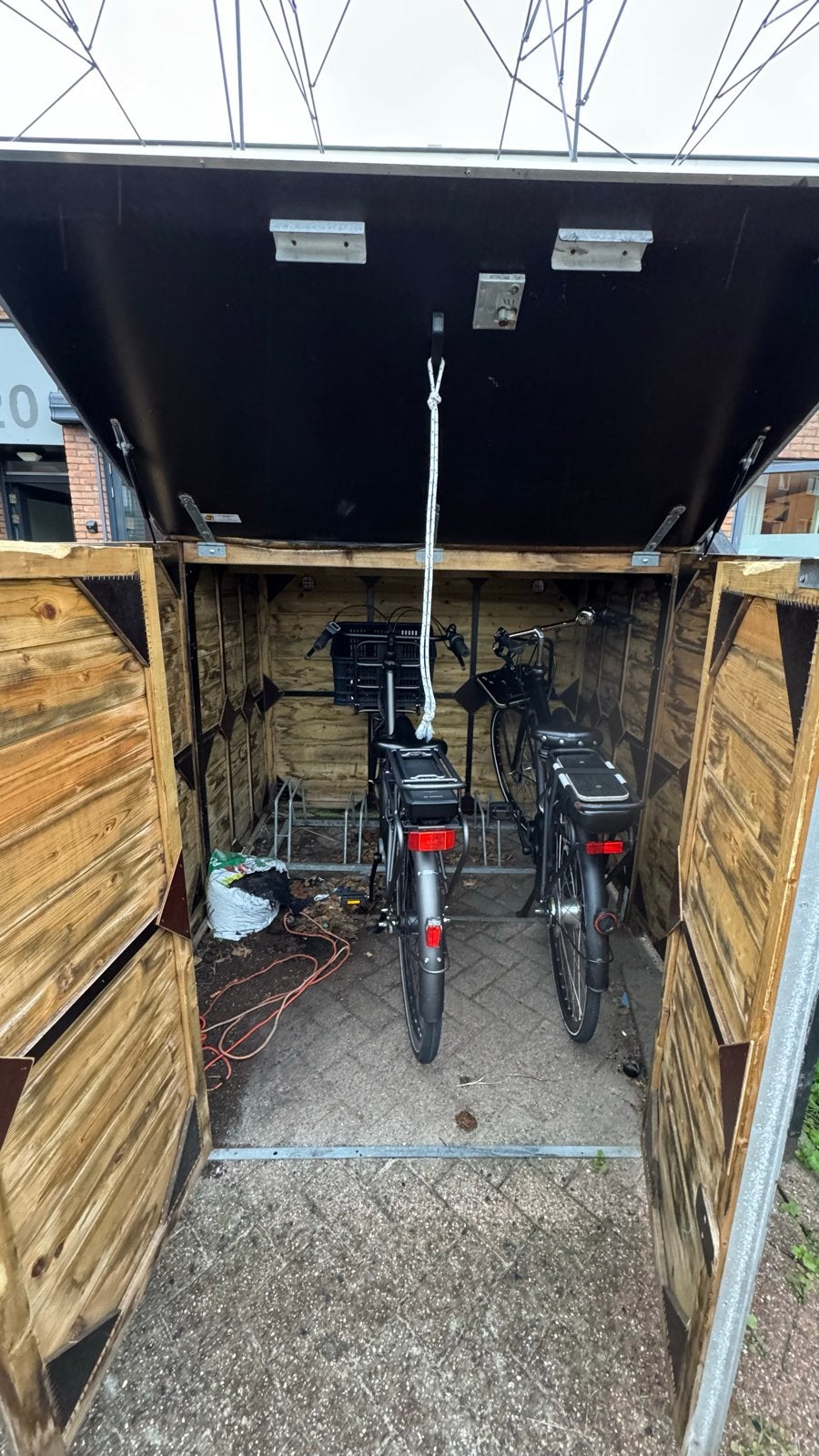 Houten fietsenberging met dubbele deuren, Ophalen, Gebruikt, Hout, Fietsenberging
