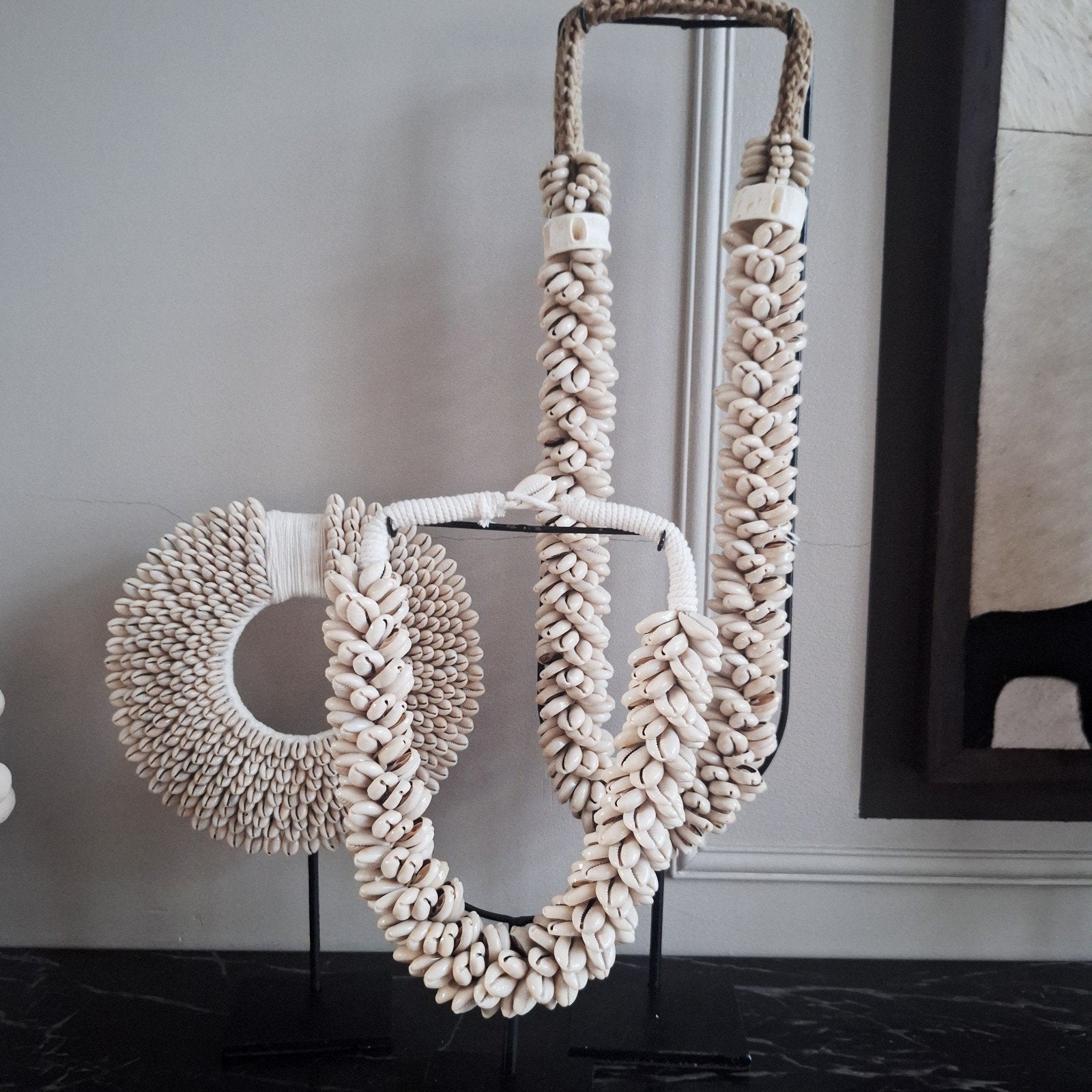 Diverse beige schelpenkettingen japandi vakkenkast stijl, Huis en Inrichting, Nieuw, Ophalen of Verzenden, X, X