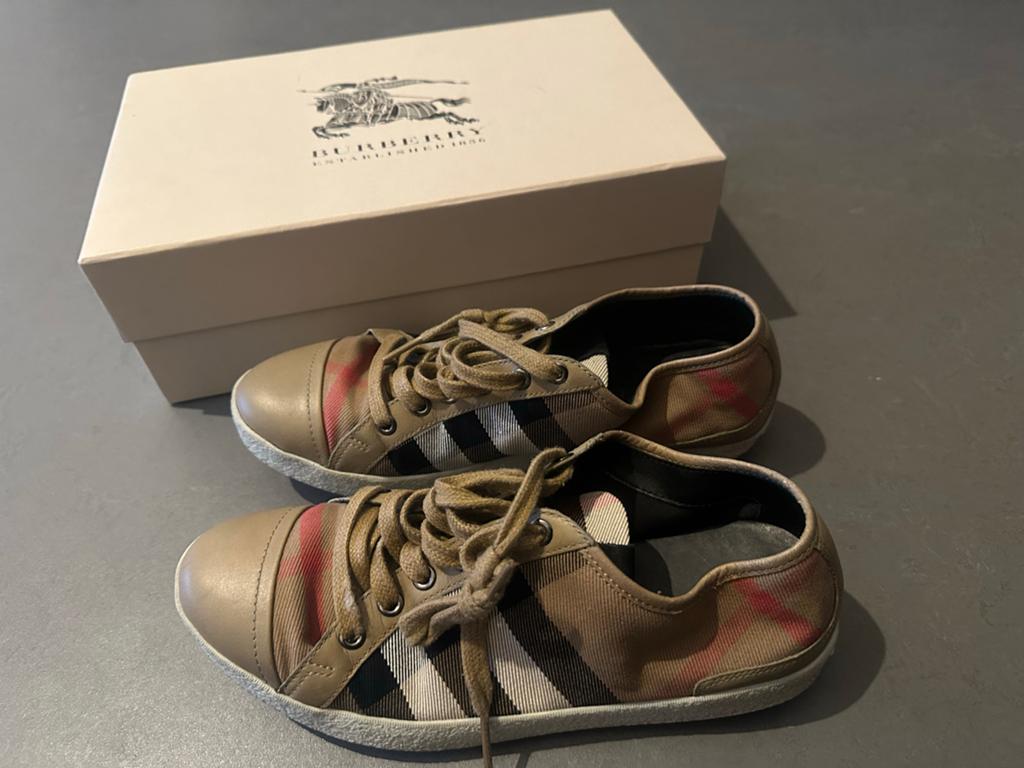 Originele Burberry sneakers maat 38 - Zo goed als nieuw, Ophalen of Verzenden, Zo goed als nieuw, Beige, Sneakers of Gympen