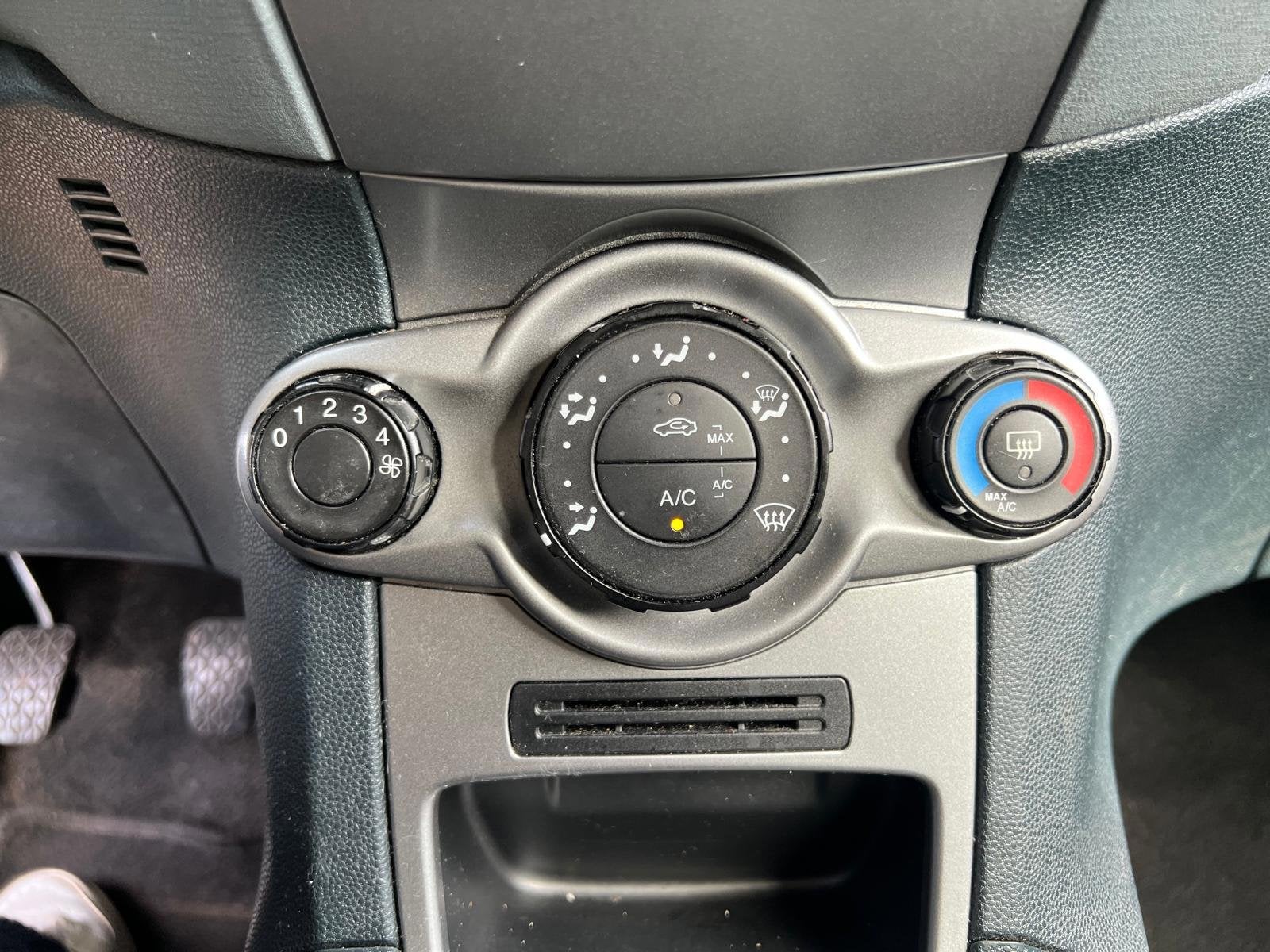 Foto 13 van Ford Fiesta 1.25 Limited 5-deurs - Airco/NAP