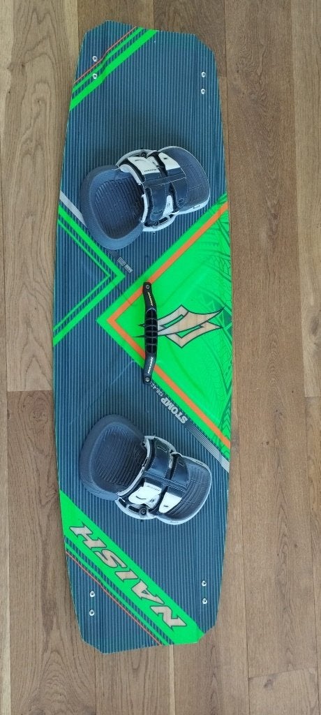 Naish Stomp 138*42.5, Gebruikt, Twintip, Kiteboard, Ophalen of Verzenden