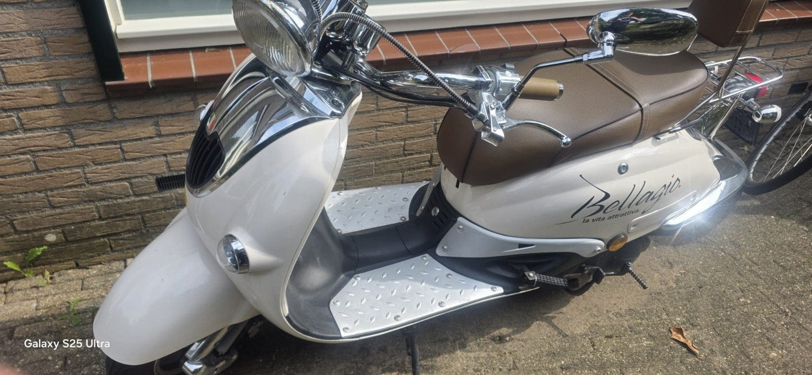 Mooie Bellagio scooter, zo goed als nieuw, inclusief helmen, Ophalen, Zo goed als nieuw, Benzine, Overige merken