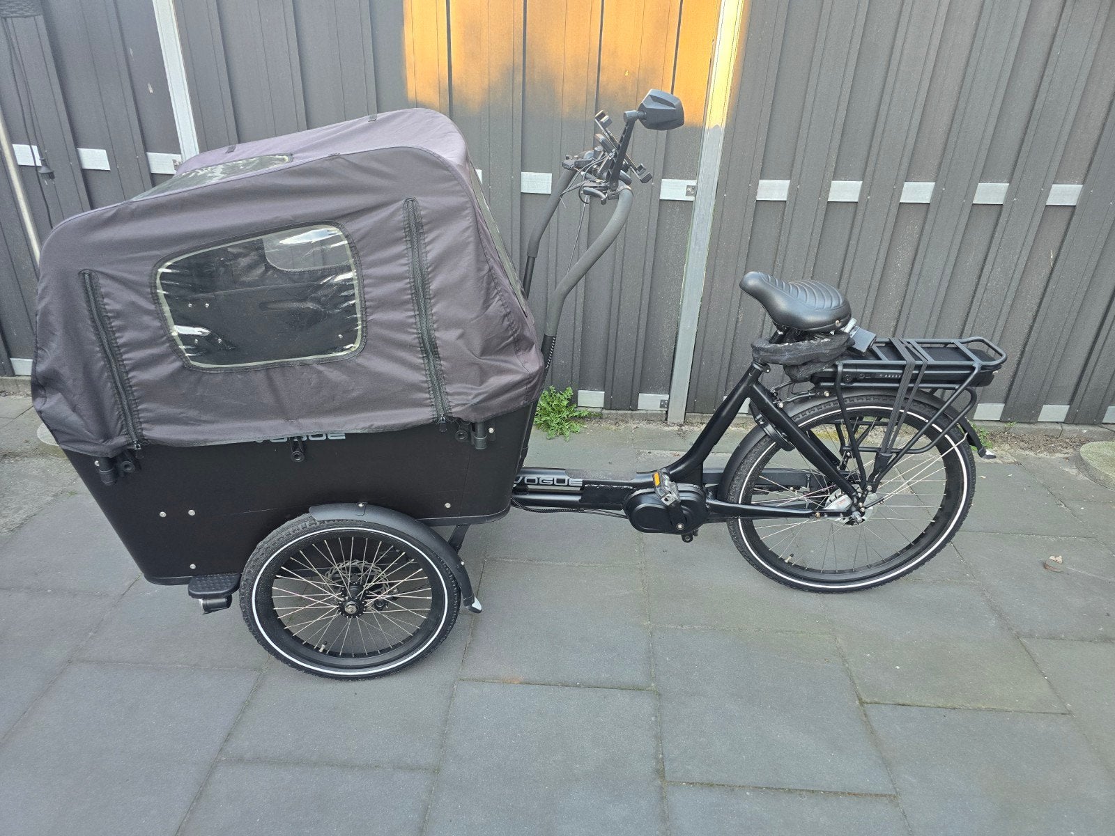Bakfiets Vogue Carry 3 Elektrisch met Huif bieden vanaf 1800, Fietsen en Brommers, Fietsen | Bakfietsen, 3 kinderen, Huif, Zo goed als nieuw