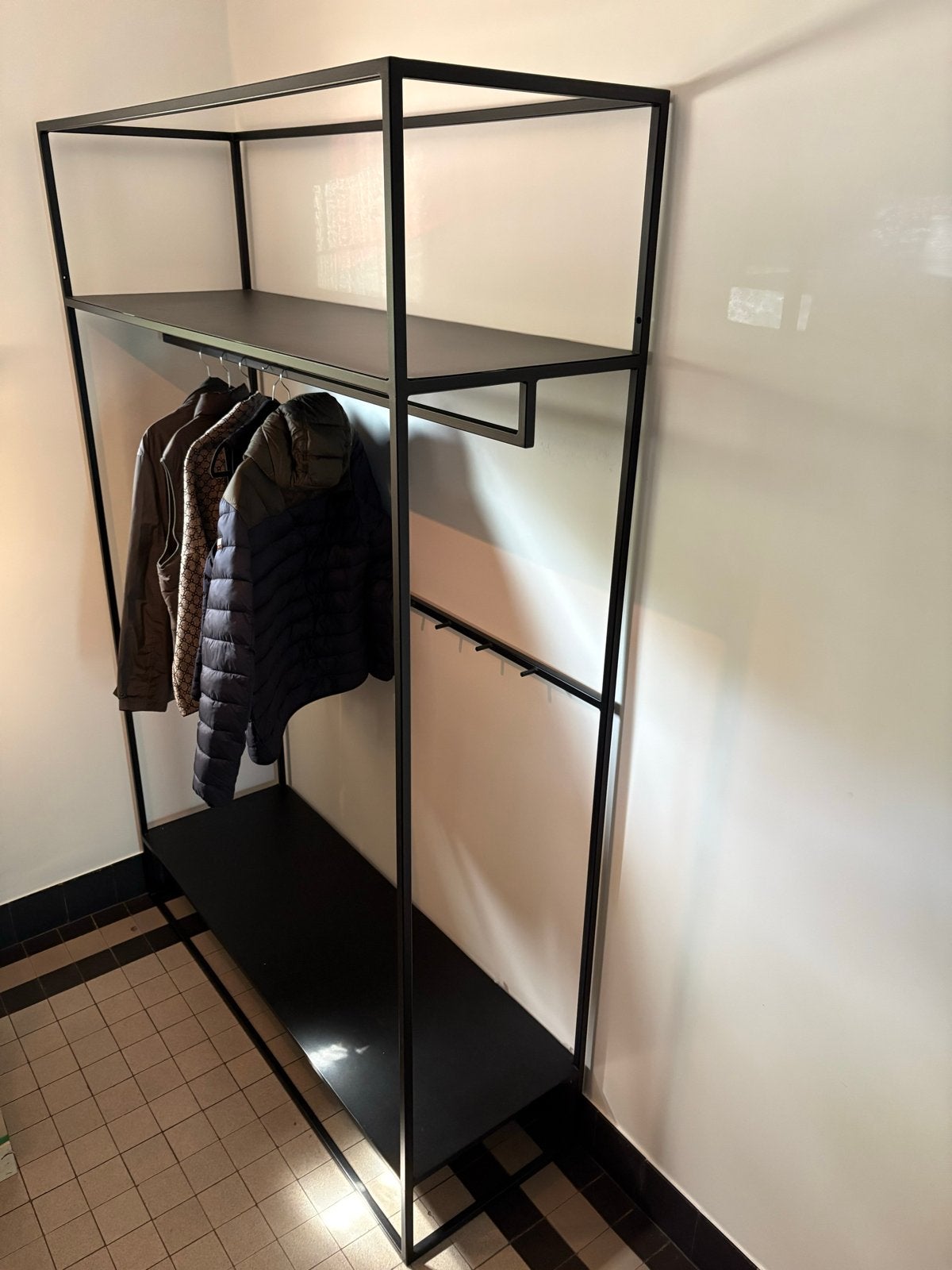 Handgemaakt groot stalen garderobekast, kledingrek, kapstok, Huis en Inrichting, Kasten | Kledingkasten, Met plank(en), 100 tot 150 cm