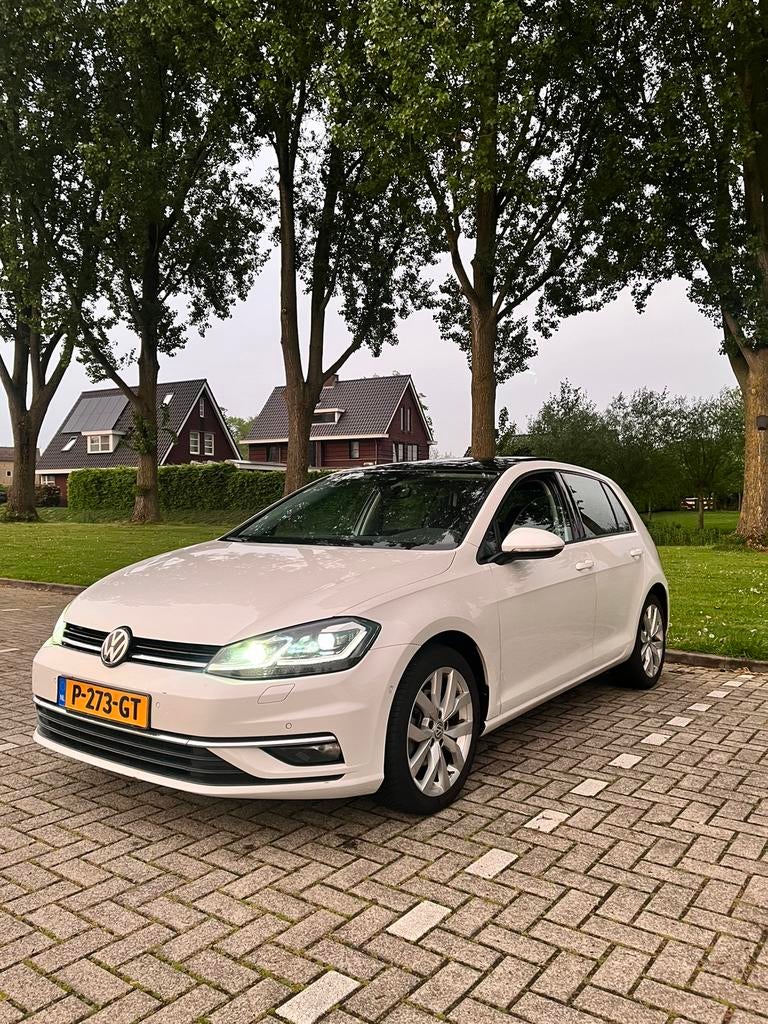 VW Golf 7.5 2.0 TDI Highline FULL OPTIONS PANO | ACC CARPLAY, Auto's, Euro 5, Zwart, 4 cilinders, Alcantara