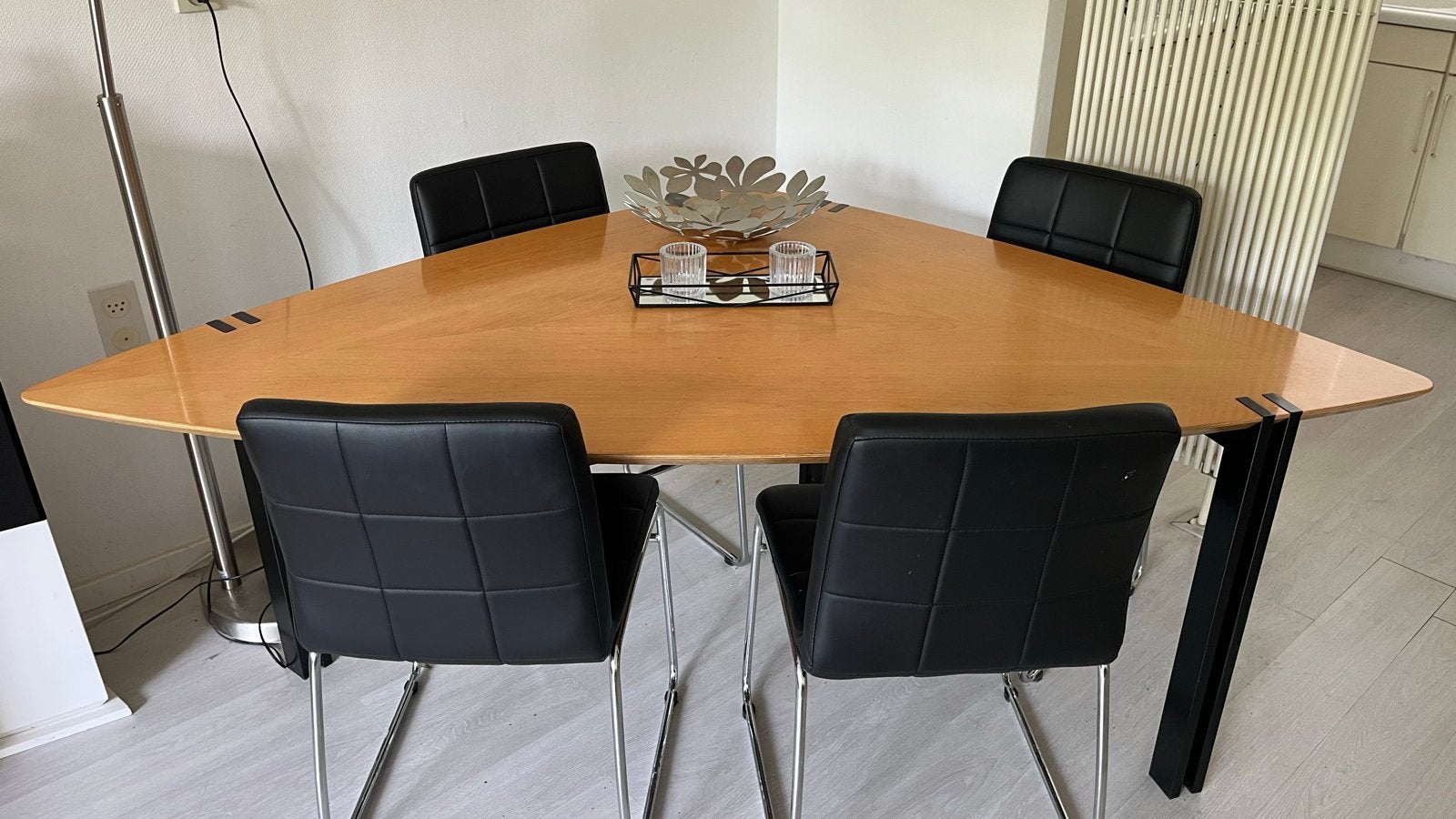 HARVINK Collection Driehoekige Eettafel - Modern Design, Ophalen, Gebruikt, 100 tot 150 cm, 200 cm of meer