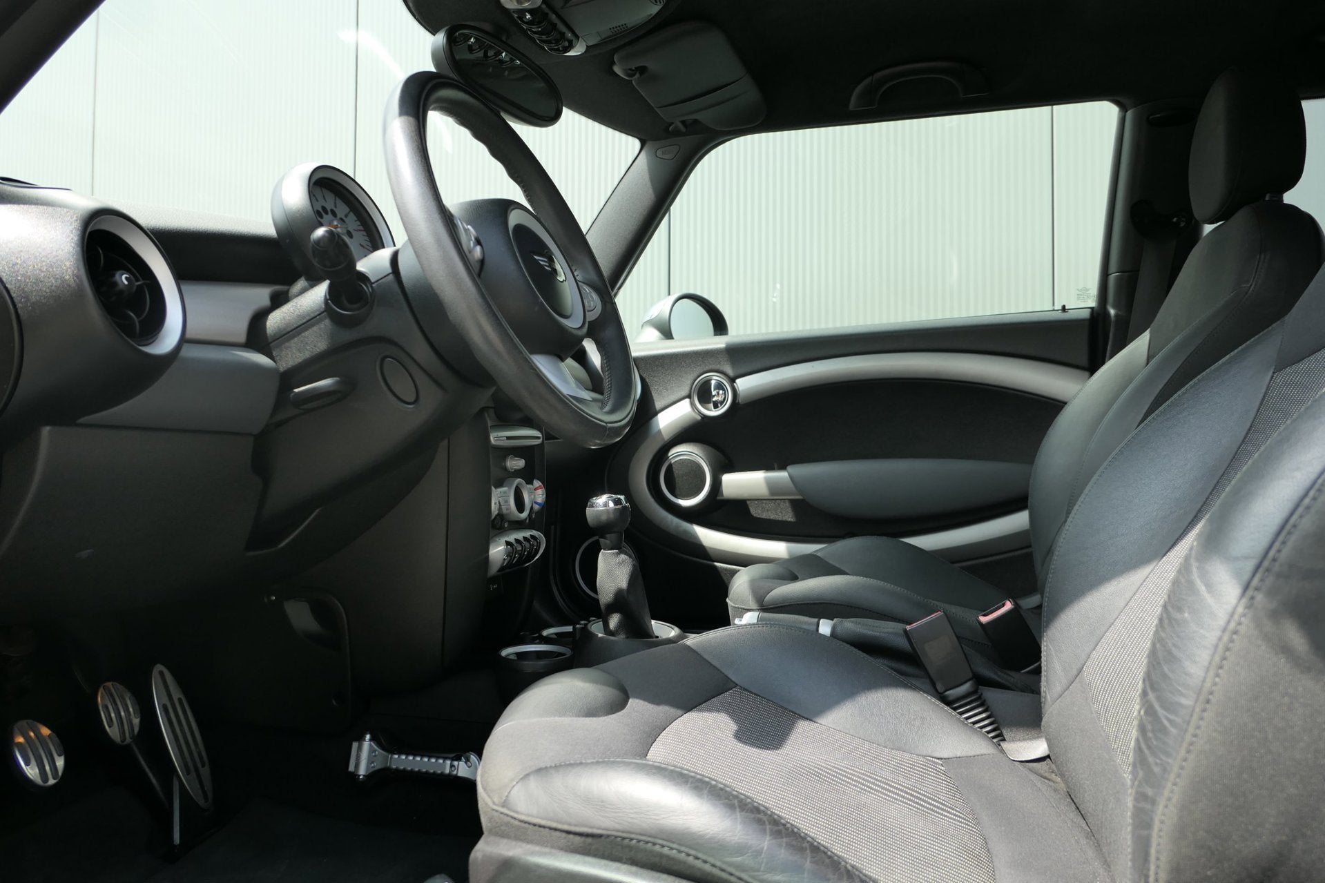 Mini Cooper S 1.6 Chili NAP Youngtimer Cruise Airco, Voorwielaandrijving, Stof, Gebruikt, Zwart