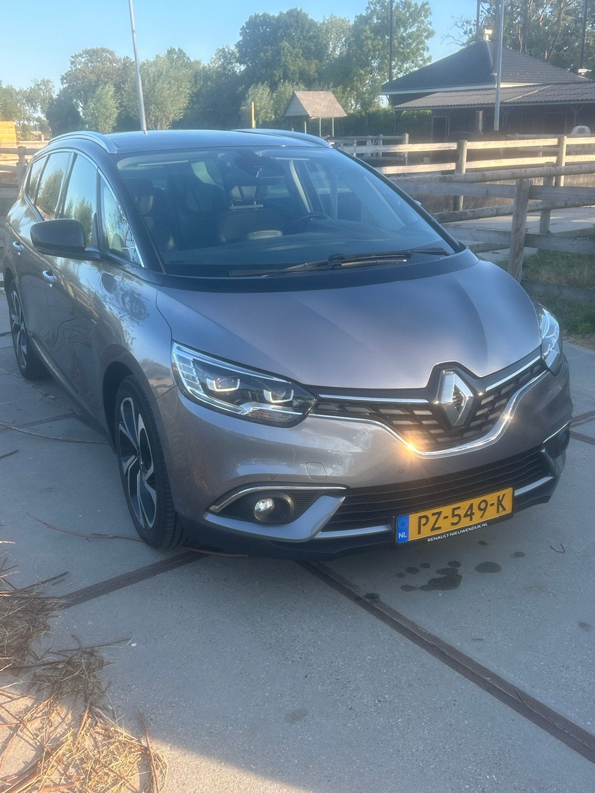 Renault Grand  senic bose  1.2 TCE 97KW 7P 2017 Grijs, Voorwielaandrijving, Stof, 4 cilinders, 1850 kg
