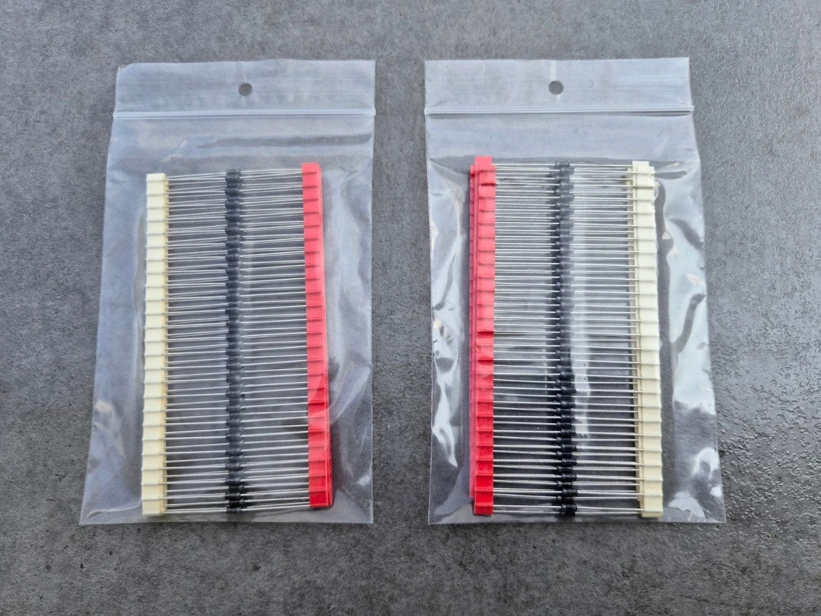 200 diodes 1N4004, Hobby en Vrije tijd, Elektronica-componenten, Ophalen of Verzenden, Nieuw
