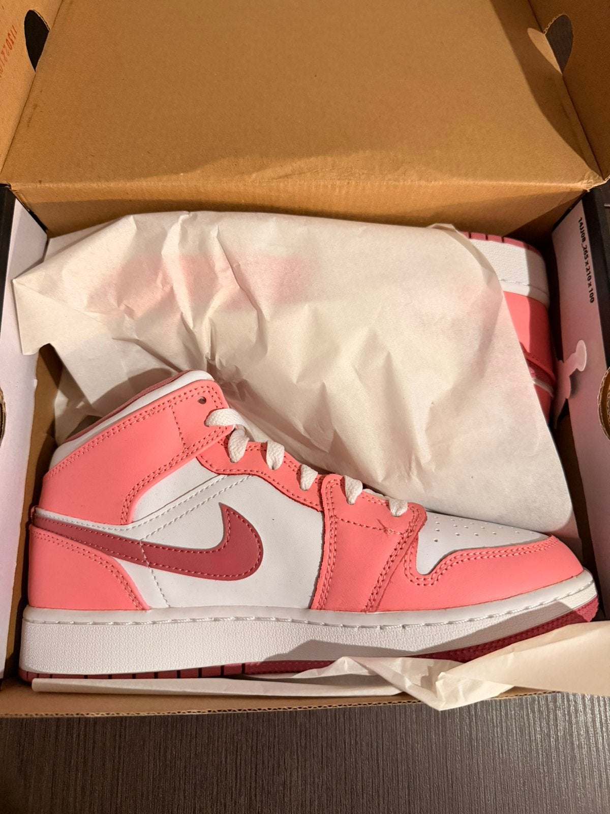 Nike air jordan 1 mid desert berry 37,5, Nieuw, Ophalen of Verzenden, Sneakers of Gympen, Roze