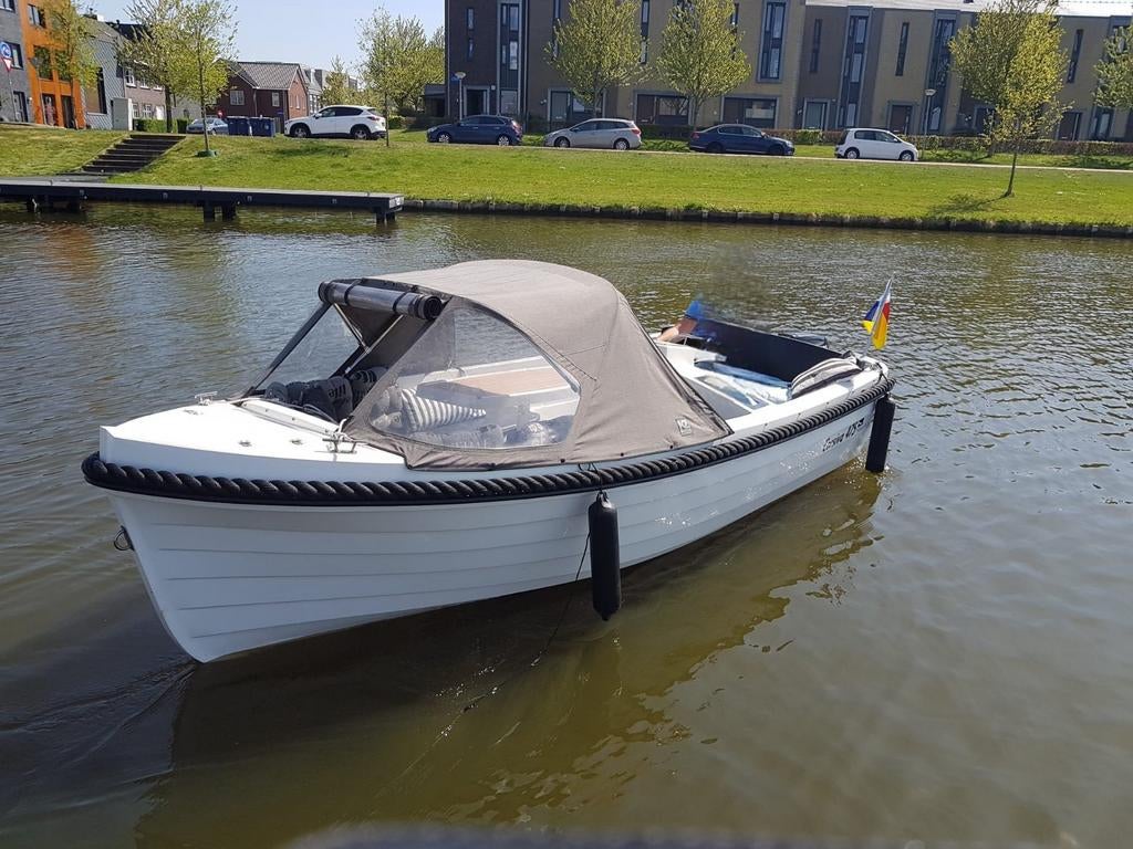 Mooie Corsiva 475 New Age wit + Suzuki 15 pk + trailer, Watersport en Boten, Sloepen, Zonnedek, Gebruikt, Ophalen of Verzenden