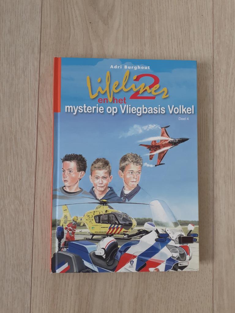 Lifeliner 2 en het mysterie op Vliegbasis Volkel, Boeken, Ophalen of Verzenden, Zo goed als nieuw