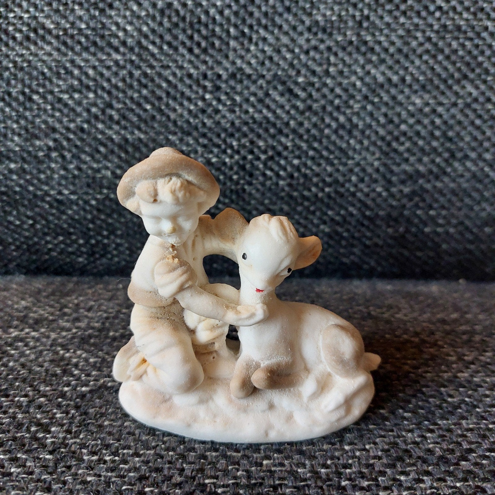 Vintage beeldje jongen met lam, Ophalen of Verzenden, Gebruikt, Mens