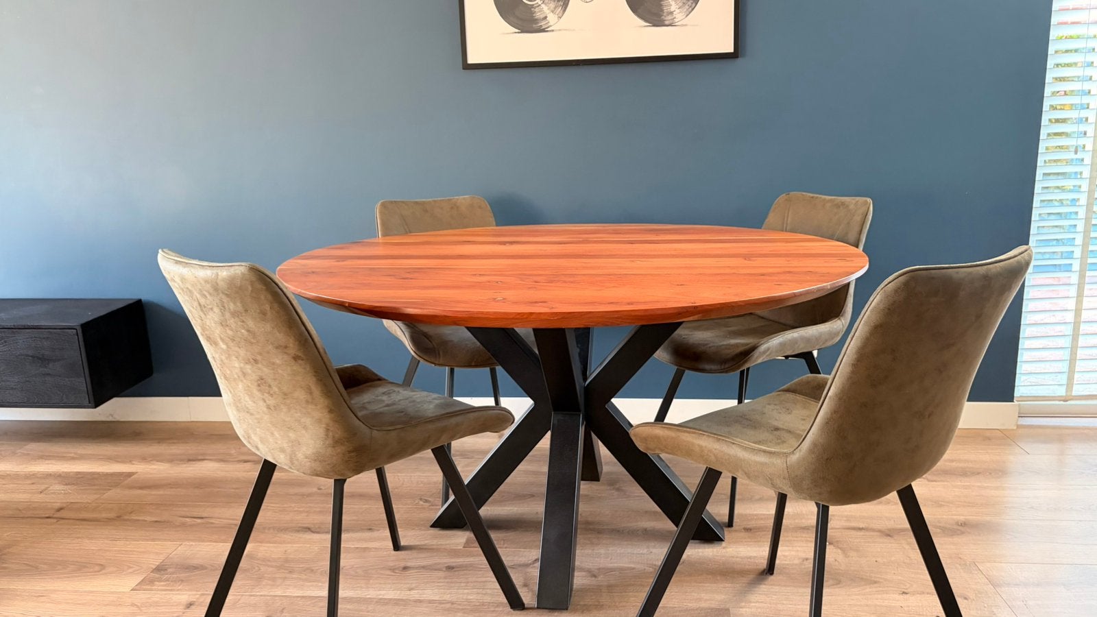 Ronde eettafel Zurich Acaciahout 140cm en 4 stoelen, Ophalen, 100 tot 150 cm, Rond, 50 tot 100 cm