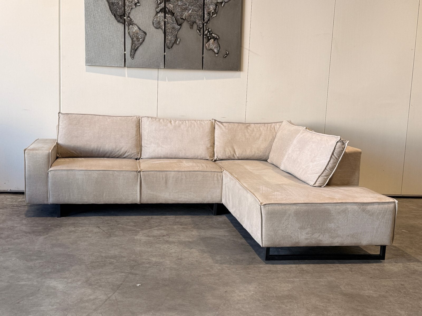 Mooie Luxe Hoekbank – Velvet Beige, Huis en Inrichting, Banken | Bankstellen, 250 tot 300 cm, Hoekbank, Ophalen of Verzenden, Zo goed als nieuw