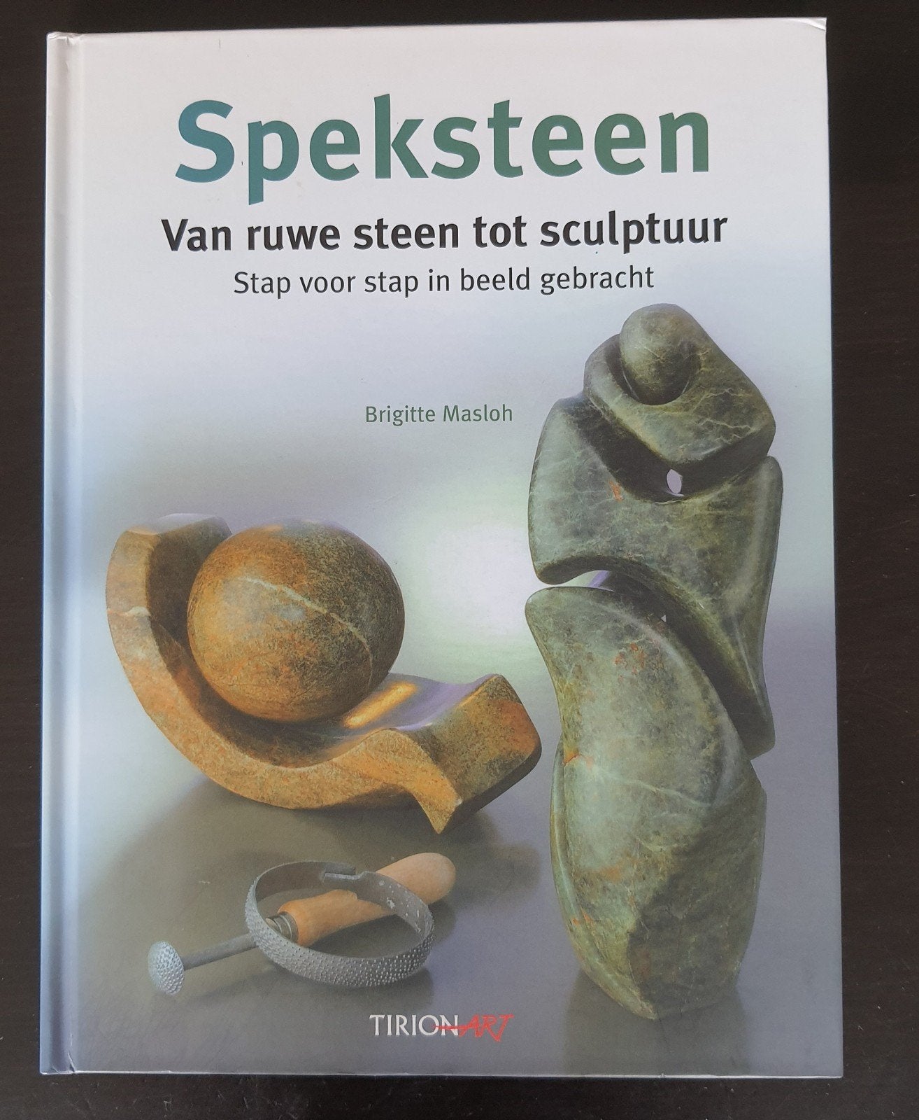 Speksteen: Van ruwe steen tot sculptuur - Brigitte Masloh, Ophalen of Verzenden, Zo goed als nieuw, Overige onderwerpen, Brigitte Masloh