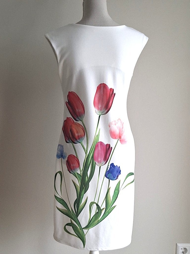 Chique witte jurk met prachtige tulpen print, Kleding | Dames, Maat 38/40 (M), Verzenden, Wit, Nieuw
