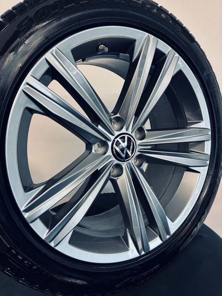 18” R-line velgen VW Arteon + winterbanden, Ophalen, 18 inch, Velg(en), Winterbanden