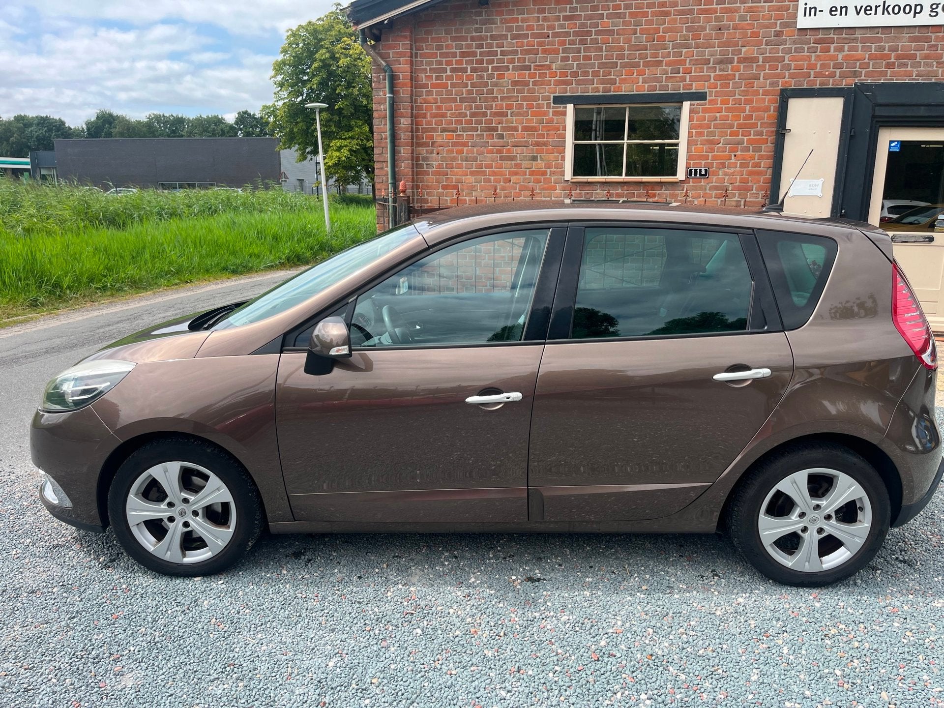 Renault Scénic 1.4 TCe Bose ( Airco + Navigatie + Trekhaak, Voorwielaandrijving, Euro 5, Stof, Gebruikt