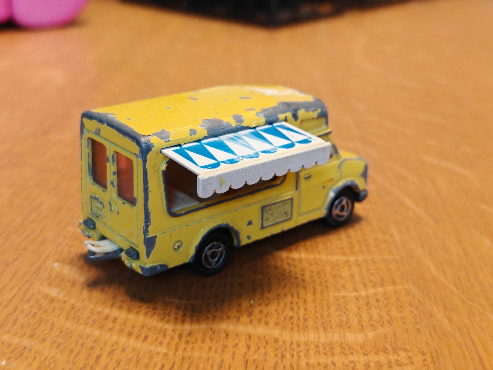 Majorette Ijsco Wagen Fourgon GEEL, Ophalen of Verzenden, Auto