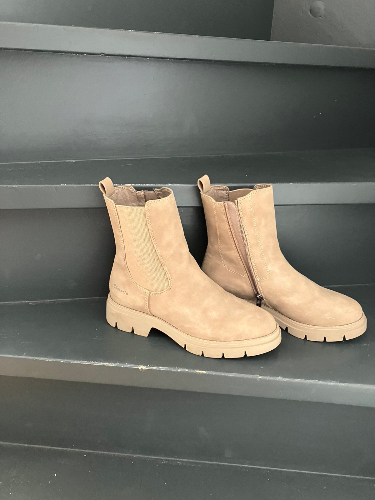 Nieuwe tamaris chelsea boots, Ophalen of Verzenden, Nieuw, Lage of Enkellaarzen