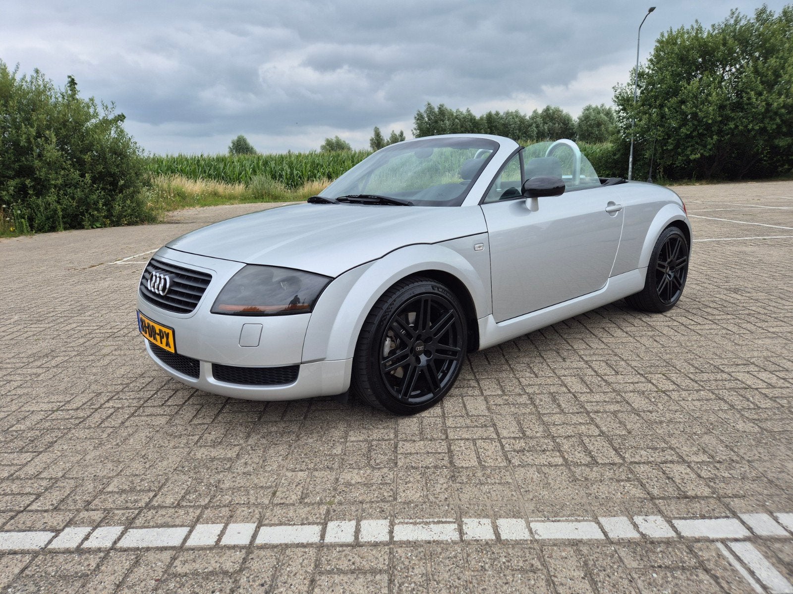Audi TT 1.8 T Roadster 132KW 2000 Grijs, Voorwielaandrijving, TT, Zwart, 4 cilinders