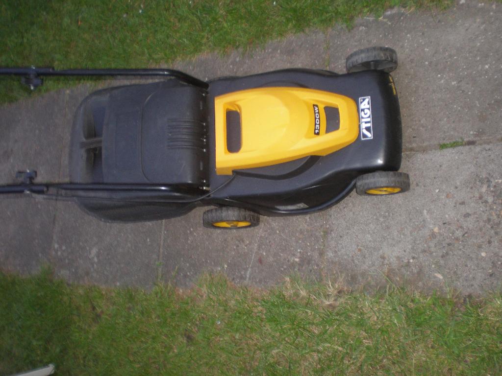 Stiga elektrishe grasmaaier, Tuin en Terras, Bosmaaiers, Ophalen, Stiga, Zo goed als nieuw, 30 tot 50 cm
