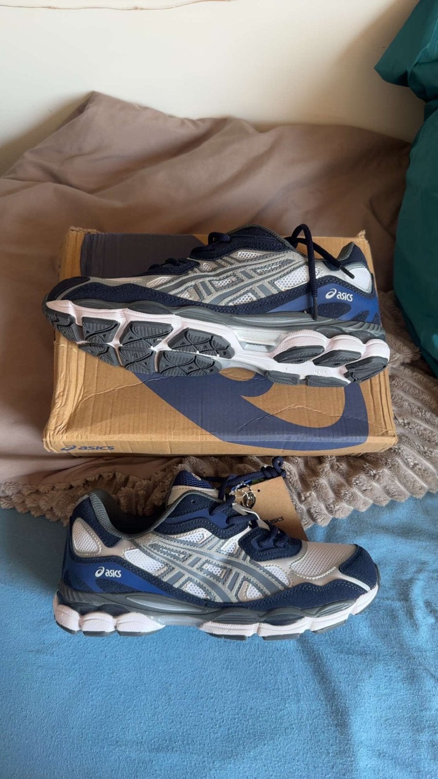 Asics nieuw!, Blauw, Overige typen, Nieuw, Ophalen of Verzenden